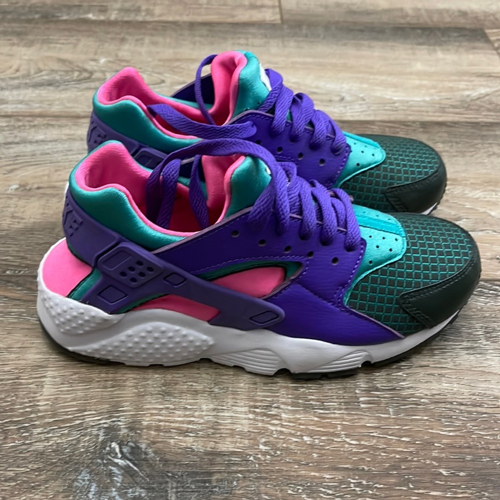 Girls Nike shoes!